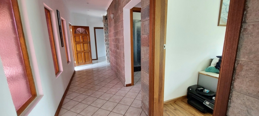 5 Bedroom Property for Sale in Sunrise On Sea Eastern Cape